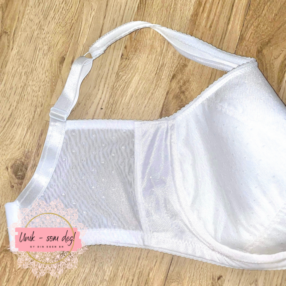 BH sett med prikket stretch mesh