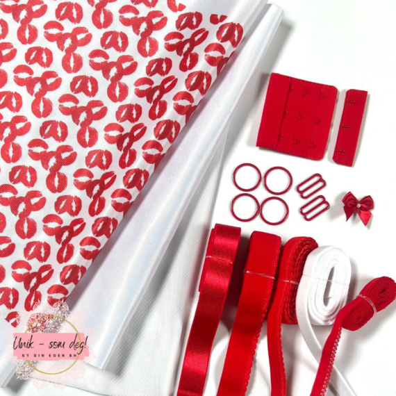 BH-sett med mønster - rød munn